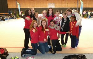 Laéticia entourée des quelques unes des gymnases 